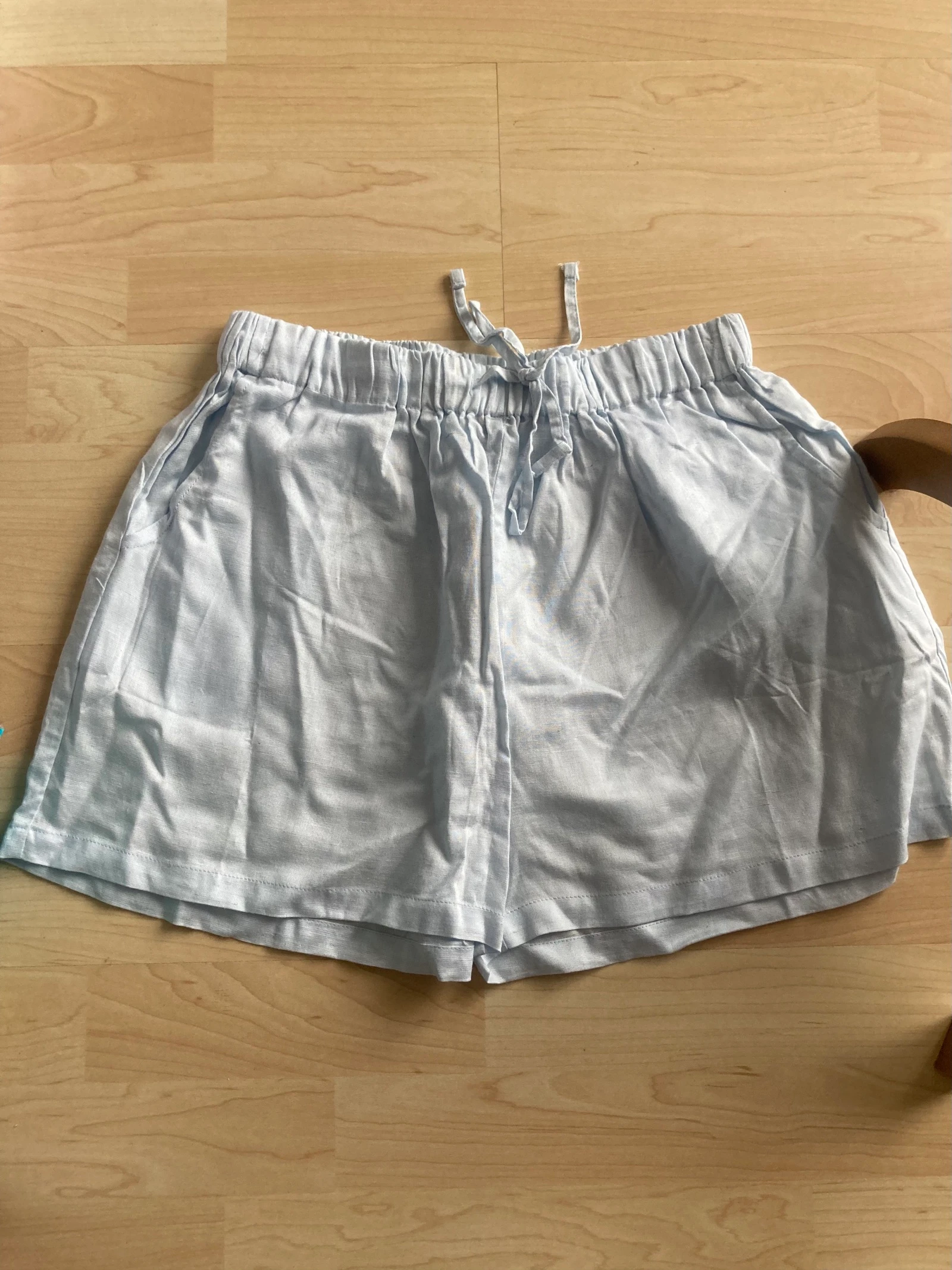 Très jolie short taille 40
